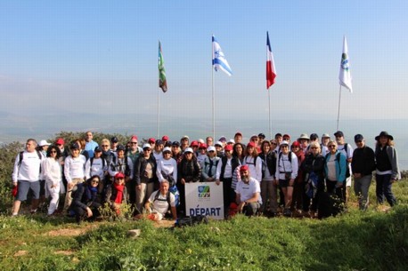 המשתתפים בתמונה קבוצתית בתחילת הצעדה.  צילום: יואב דביר.